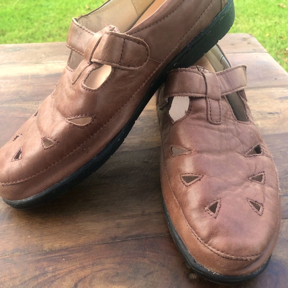 Propet cloverleaf leather loafers size 9 1/2 W.